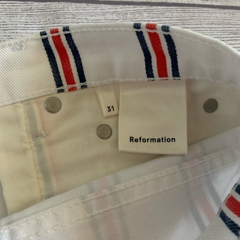 NWT Reformation Charlie White Blue Red Stripes Button Shorts in Size 31 - Picture 5 of 10